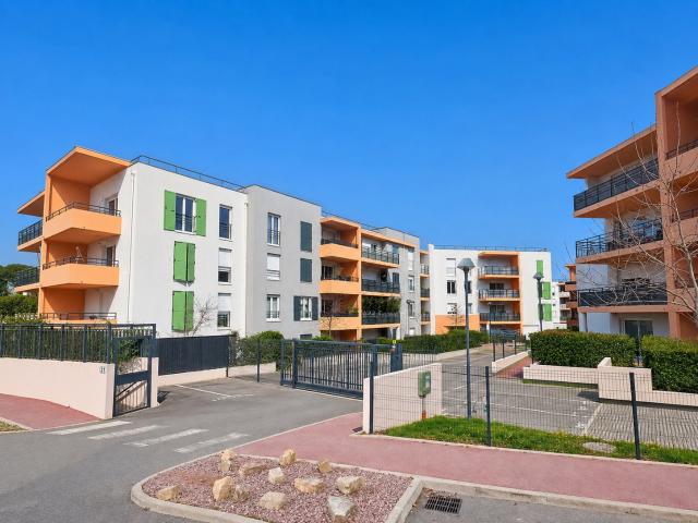 APPARTEMENT 3 PIECES DE 62 M2 A FREJUS AVEC PISCINE + 2 BOXES