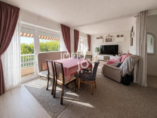 Appartement 3 pièces de 67.70 m2 climatisé et avec vue dégag