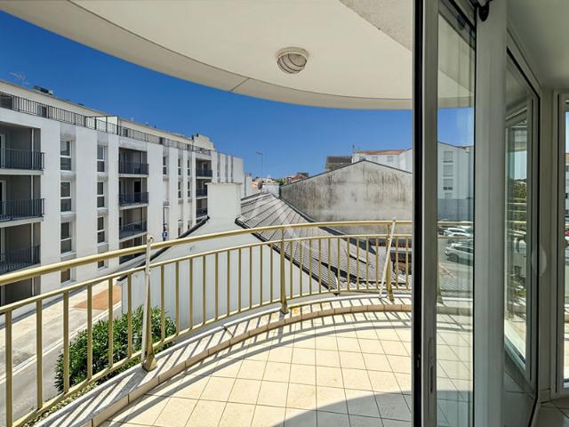 Appartement 3 pièces de 65 m² avec balcon, ascenseur et garage ? Résidence prisée à Challans