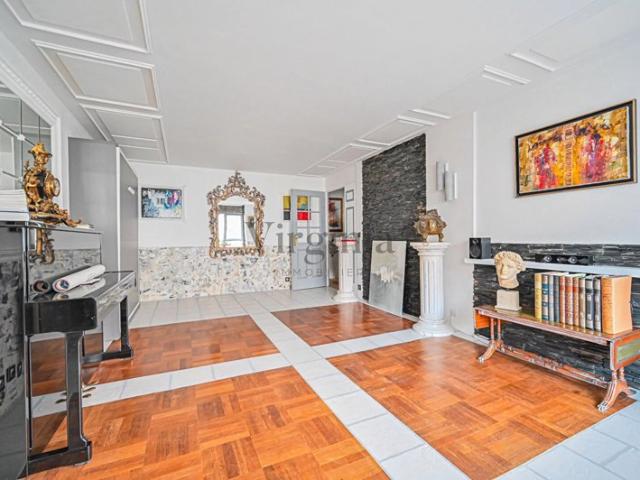 Appartement 3 pièces de 74 m² Entièrement rénové à proximité immédiate du métro