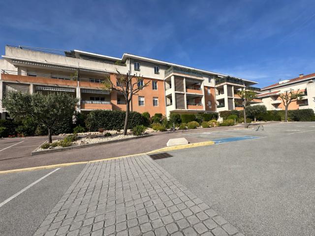 APPARTEMENT 3 PIECES DE 75 M2 A SAINT RAPHAEL