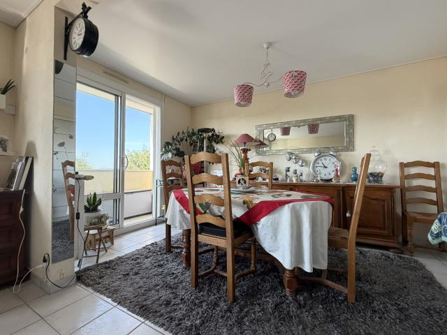 APPARTEMENT 3 PIECES DE 80 M2 AVEC BALCON DONNANT SUR PARC VERDOYANT