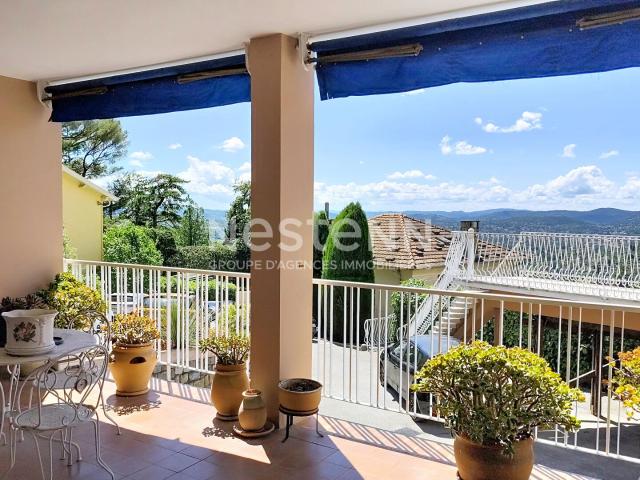 Appartement 3 pièces de 97 m² avec terrasse, à vendre à Gras. 97m² Grasse