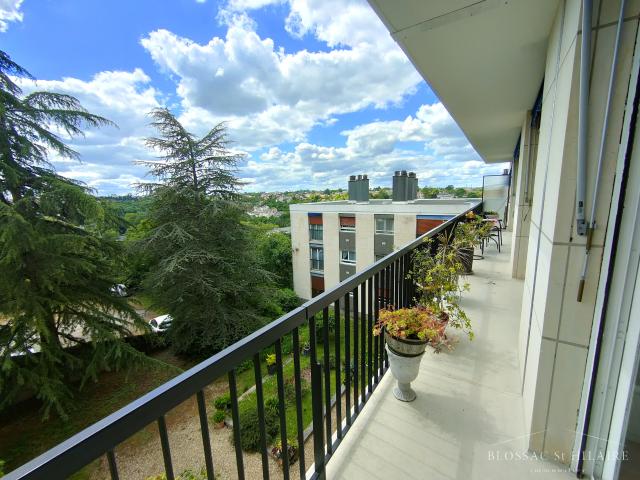 Appartement 3 pièces de 114,21m2 avec balcon et parking sur le plateau