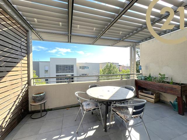 APPARTEMENT 3 PIECES DERNIER ETAGE AVEC PARKING