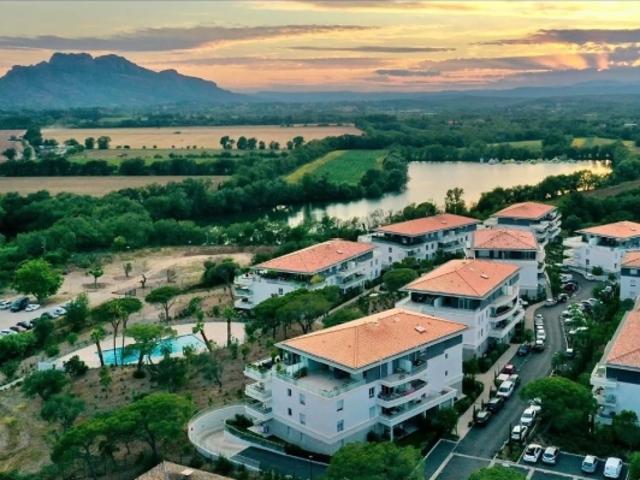 Appartement 3 pièces d'exception avec jardin au Domaine du Lac Puget sur Argens