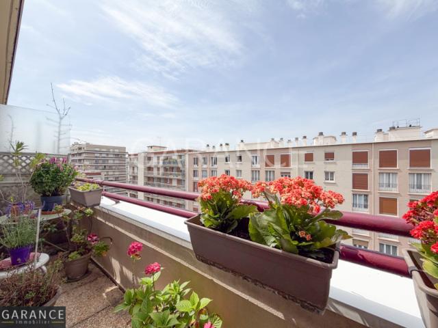 Appartement 3 pièces en DERNIER ÉTAGE avec BALCON Paris