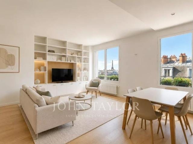 Appartement 3 pièces en étage élevé avec vues Tour Eiffel et Invalides