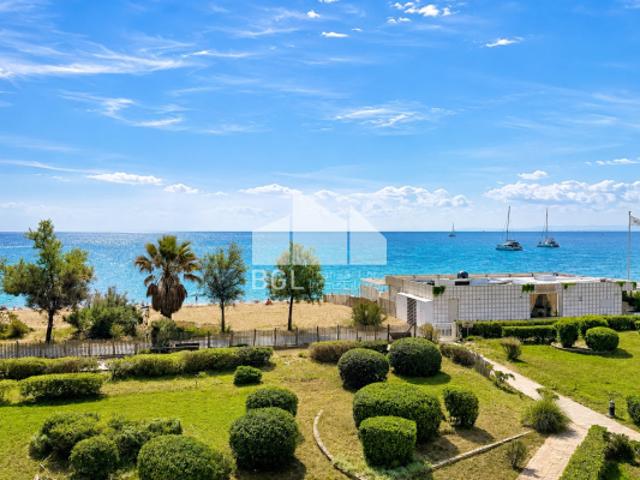 Appartement 3 pièces en front de mer accès direct à la pla