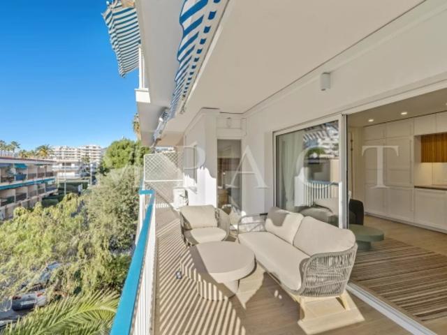 Appartement 3 pièces entièrement rénové à vendre Cannes Palm Beach