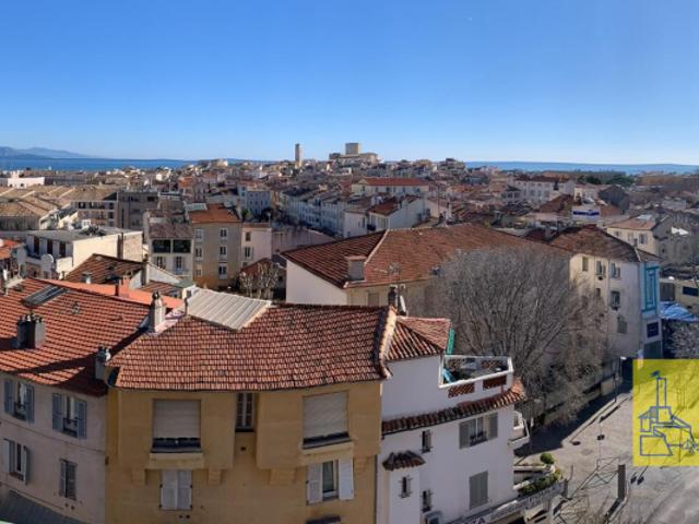 Appartement 3 pièces entièrement rénové avec terrasse et vue