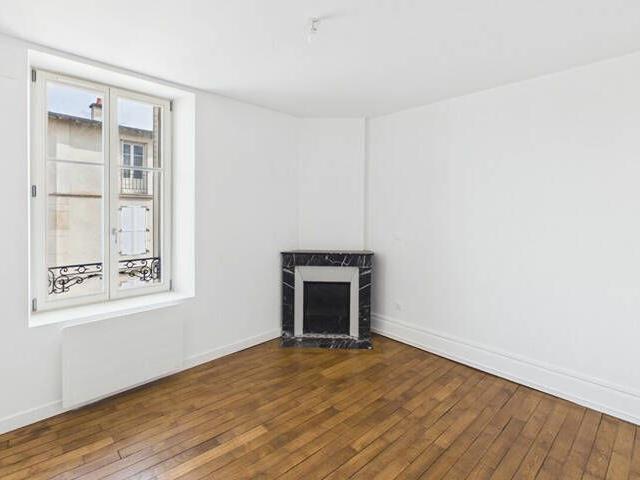 Appartement 3 pièces entièrement rénové Rue de Paris