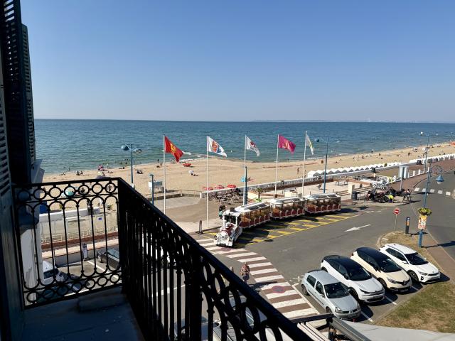 APPARTEMENT 3 PIECES HYPER CENTRE VUE MER PLACE MERMOZ