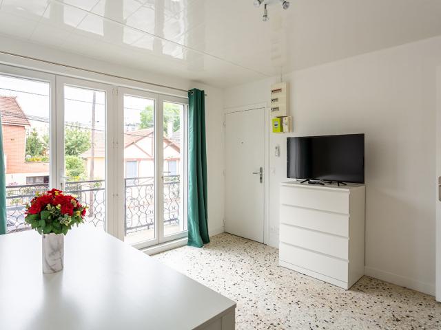 Appartement 3 pièces Le Blanc Mesnil 44.50m² 1129€ à louer