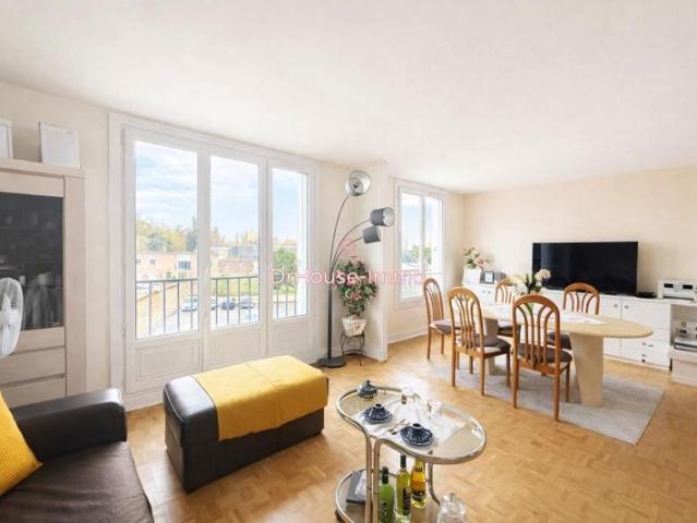 Appartement 3 pièces lumineux Versailles secteur recherché
