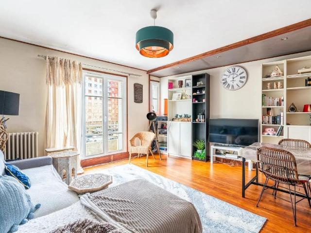 Appartement 3 pièces lumineux avec 3 balcons et garage – Orléans