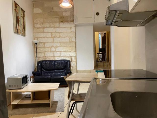 Appartement 3 pièces meublé – Centre historique de Montpellier ECUSSON