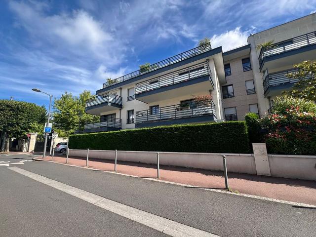 Appartement 3 pièces MEUBLE CHATOU proche RER A