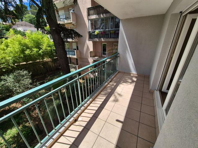 Location appartement 3 pièces, 61.08m², Nîmes