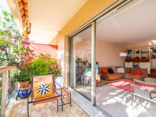 APPARTEMENT 3 PIÈCES NICE TERRASSE PISCINE TENNIS PARKING