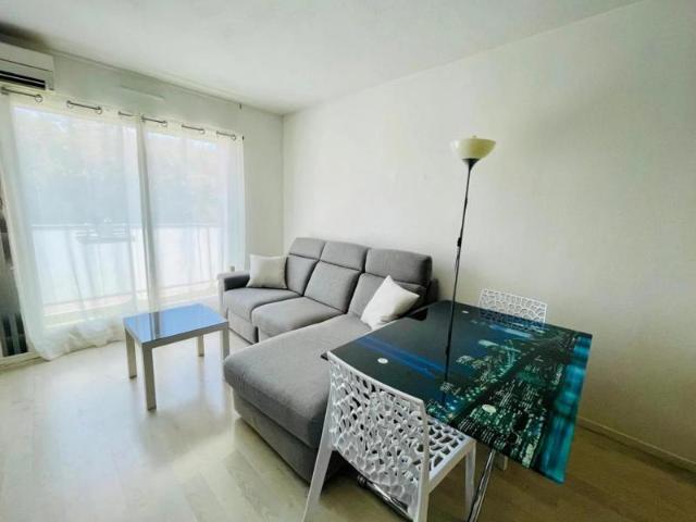 APPARTEMENT 3 PIECES PARKING ET PISCINE