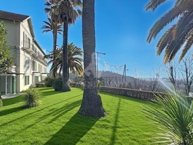 Appartement 3 pièces parkings aperçu mer et jardin privatif
