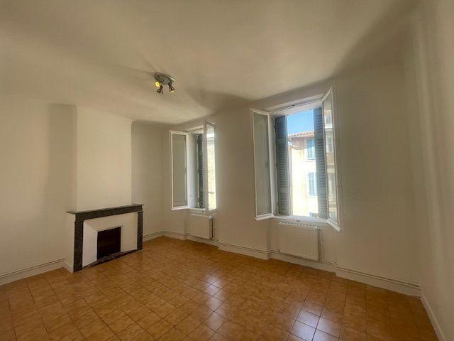 Appartement 3 pièces, plein centre au 2ème étage