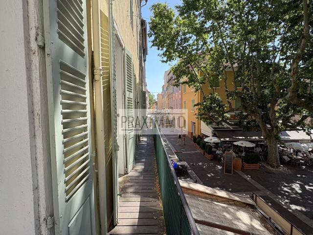 APPARTEMENT 3 PIECES PLEIN CENTRE FREJUS A RENOVER