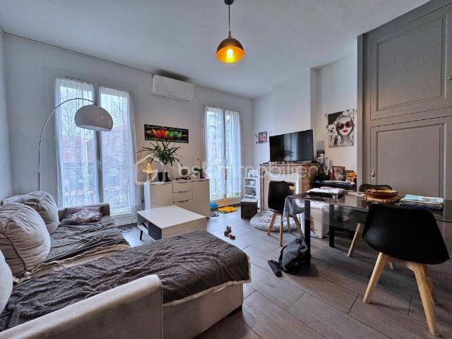 Appartement 3 Pièces Rénové avec Climatisation et Terrasse en Ce