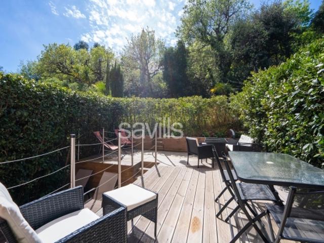 Appartement 3 pièces rénové avec jardinet / terrasse à pied du centre