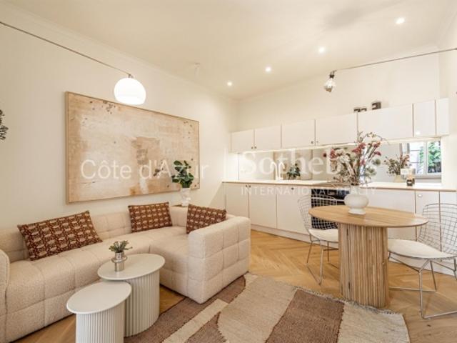 Appartement 3 pièces rénové et meublé au coeur du vieux Nice