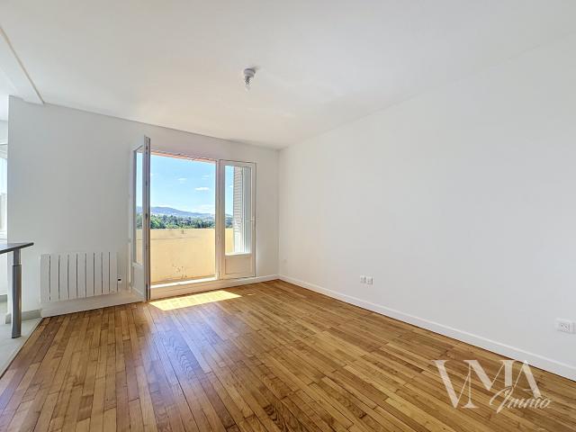 Appartement 3 pièces rénové, traversant, balcon vue dégagée L'Arbresle 175 000 €