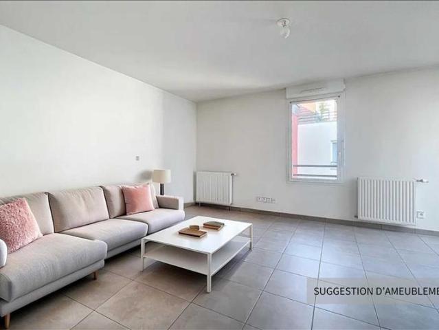 Appartement 3 pièces récent 67 m2 balcon piscine