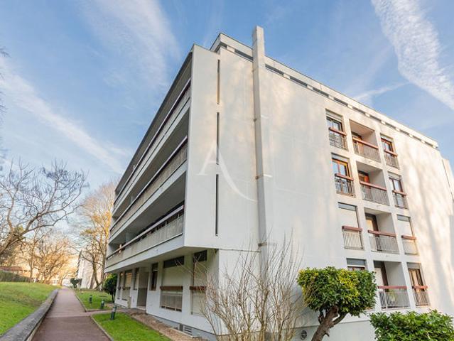 APPARTEMENT 3 PIECES SANS VIS A VIS RESIDENCE STANDING 1970