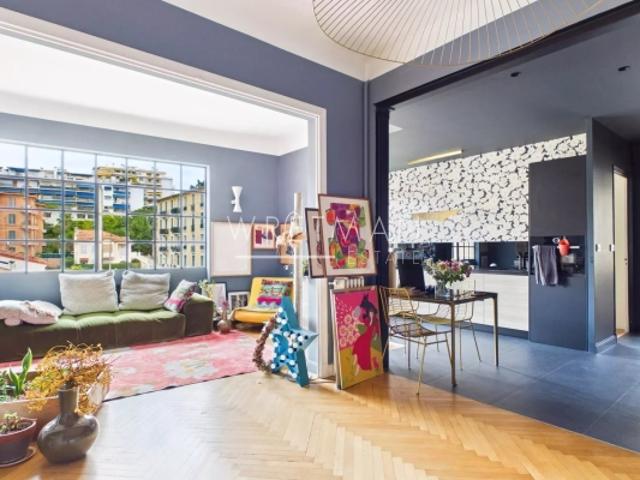 Appartement 3 pièces spacieux et plein de charme – Nice Libération