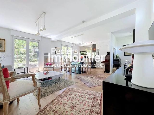 Appartement 3 / 4 pièces en rez de jardin dans un domaine privé