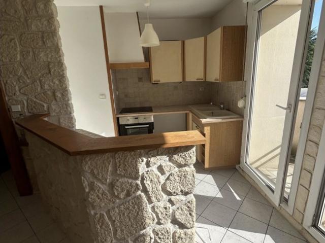Appartement 3ème étage 37.70 m2 2 pièces Non meublé
