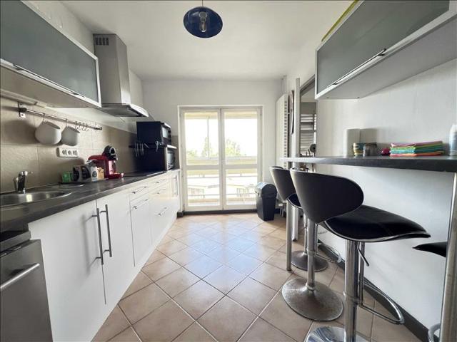 Appartement 3ème étage 77 m2 4 pièces Meublé