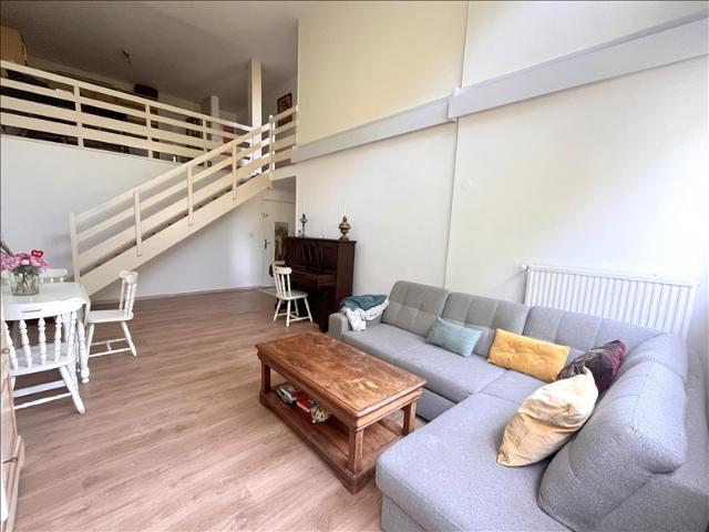 Appartement 3ème étage 96,03 m2 4 pièces Non meublé