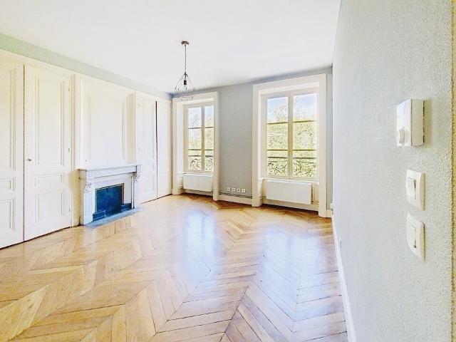 Appartement 3p 64m2 combles aménageables