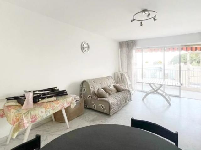 Appartement 3P à rénover, idéalement situé, au Port