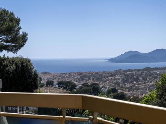 APPARTEMENT 3P EN POSITION DOMINANTE VUE MER