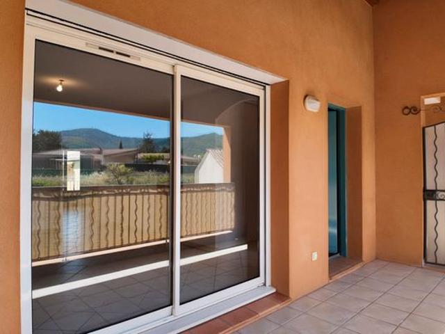 Appartement T3 63 m² au 1er et dernier étage. Terrasse. Possibilité garage en sus du prix