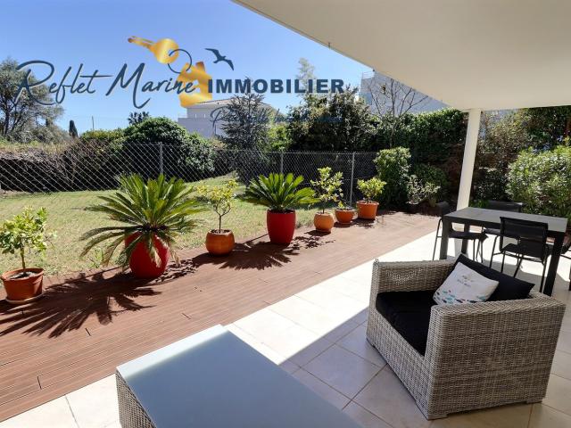 Appartement T3 67 m2 rez de jardin sans vis à vis la ciotat résidence sécurisée avec piscine 2 parkings
