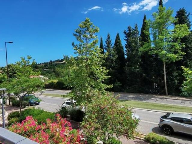 Appartement T3 65m² récent + balcon + double parking – Le Rouret