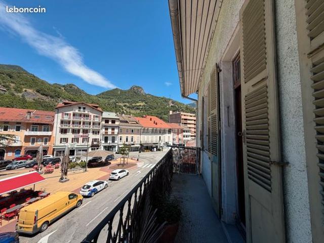 Appartement T3 70 m² – Centre de Moûtiers