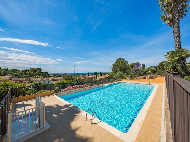 Appartement T3 70m2, Terrasse 38m2, Sud, Cave, Parking, Piscine