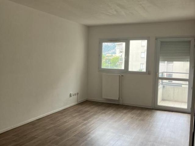 APPARTEMENT T3 74m2 28 AV DU 8 MAI 1945 ECHIROLLES