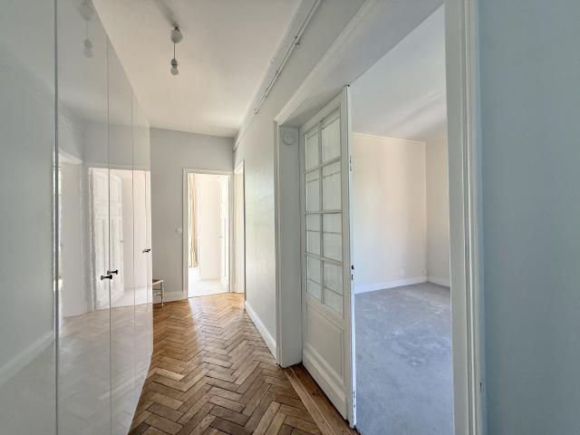 Appartement T3 75m2 au pied du tramway avec terrasse
