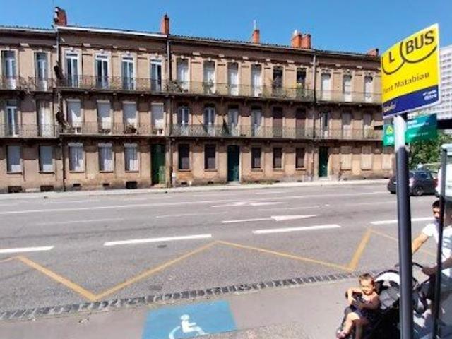 APPARTEMENT T3 TRAVERSANT DE 84m² A RENOVER AVEC BALCON ET CA